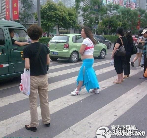 抓拍凶猛老外的开放搞怪瞬间 让人惊喜连连(组图)